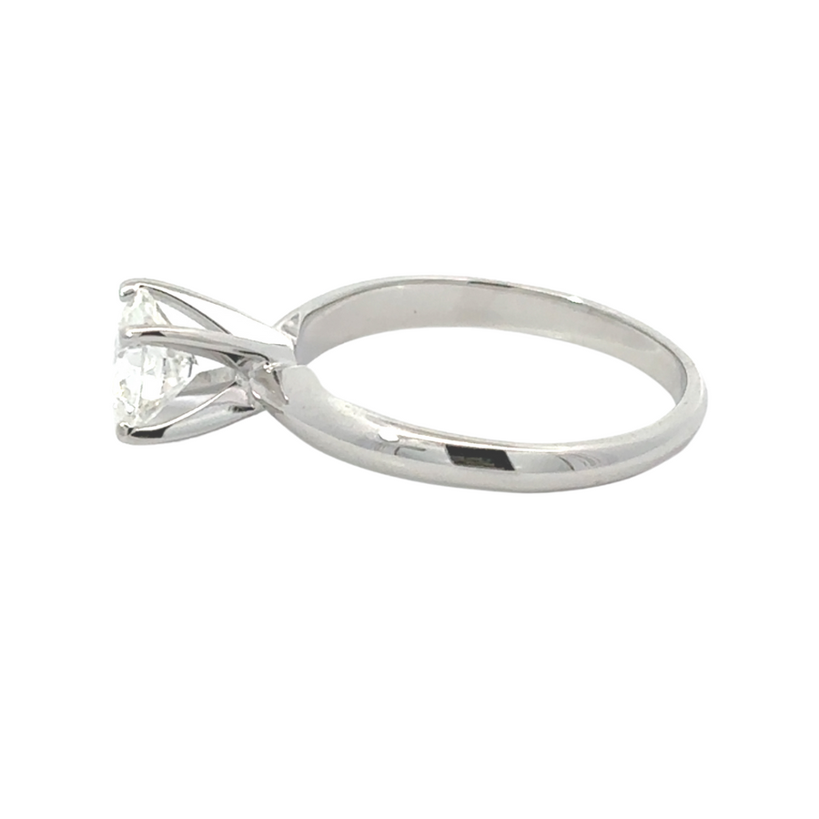 Elegant solitaire diamond ring in white gold with brilliant lab diamond