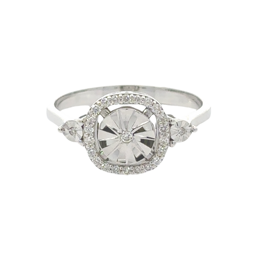 14k white gold ring with diamonds size 7 close-up