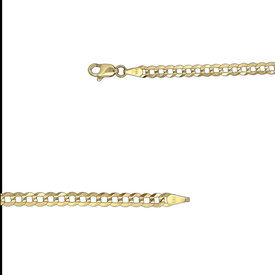 Man wearing 18 inch gold Cuban chain necklace with casual outfit