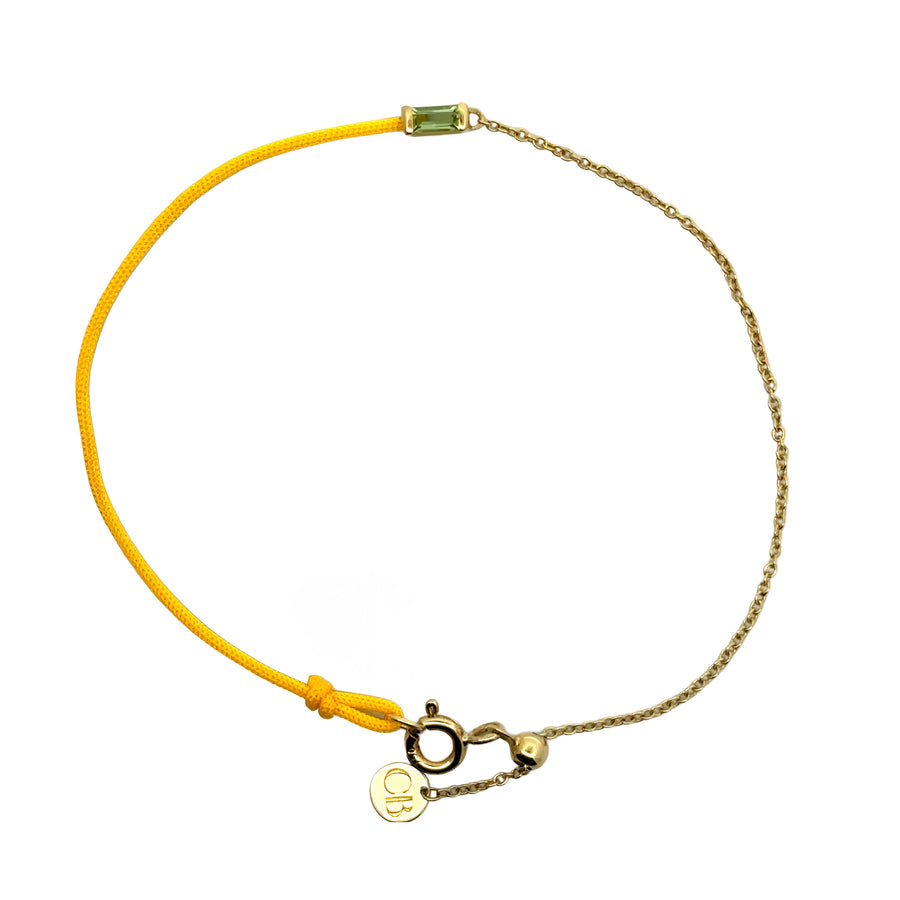 Close-up of yellow hilo detail on 18k gold bracelet