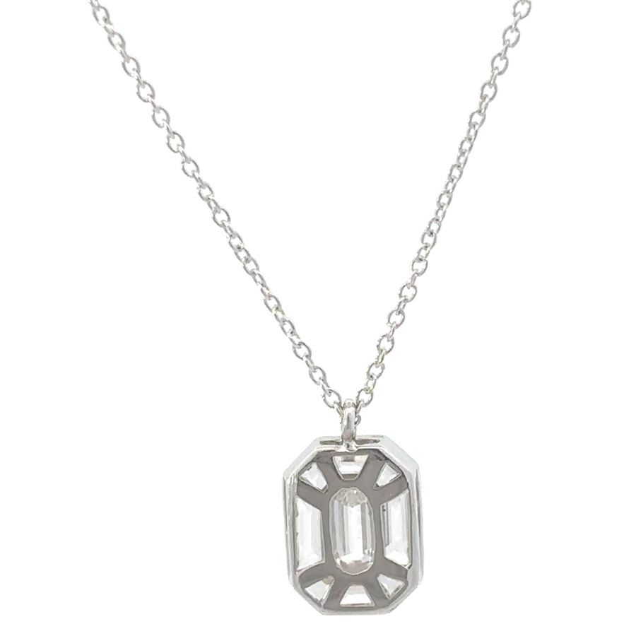 Gift box presentation of 18k gold diamond pendant necklace for women