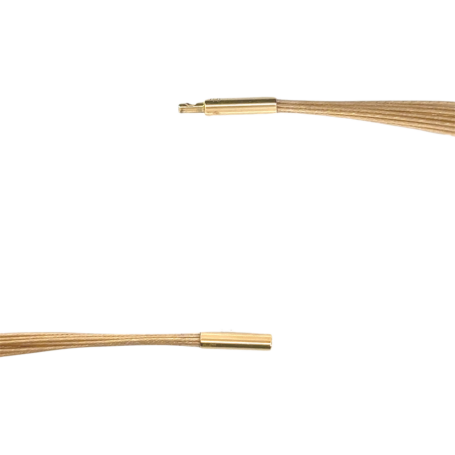 Woman wearing 18k gold "Gargant Varios" necklace