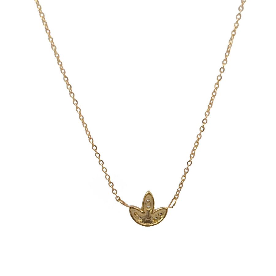 Elegant 18k gold chain with nature-inspired pendant