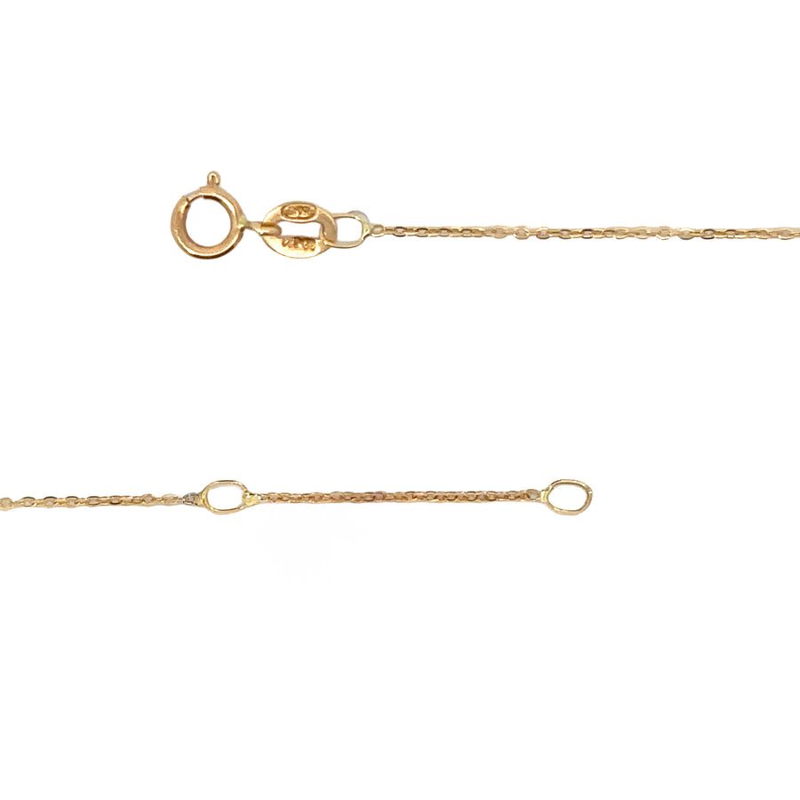 Woman wearing 18k gold leaves necklace