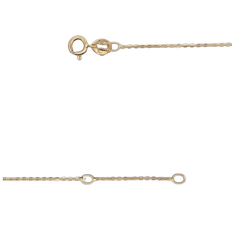Woman wearing elegant 18k gold medium Pino necklace