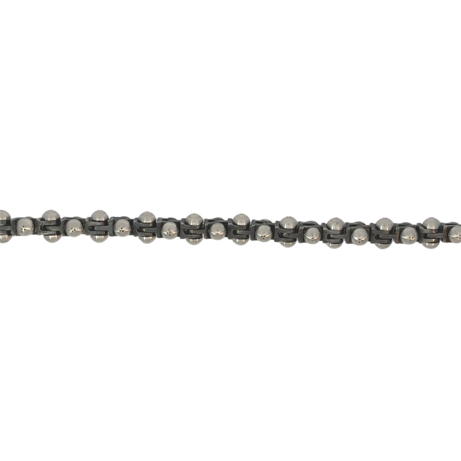 Close-up of carbon silver detailing on men’s bracelet