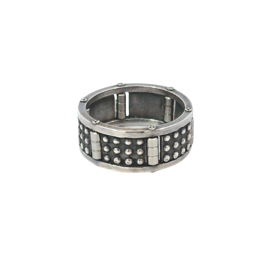 Close-up of 18k gold ring showing polished finish