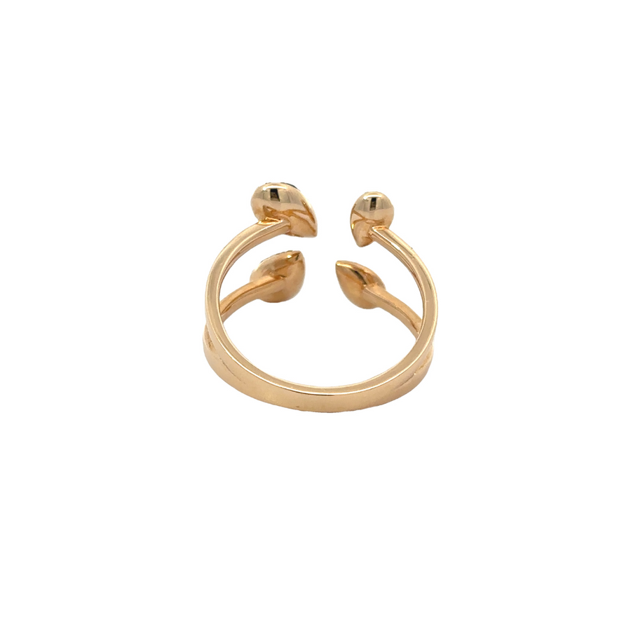 Elegant 18k gold ring with single diamond