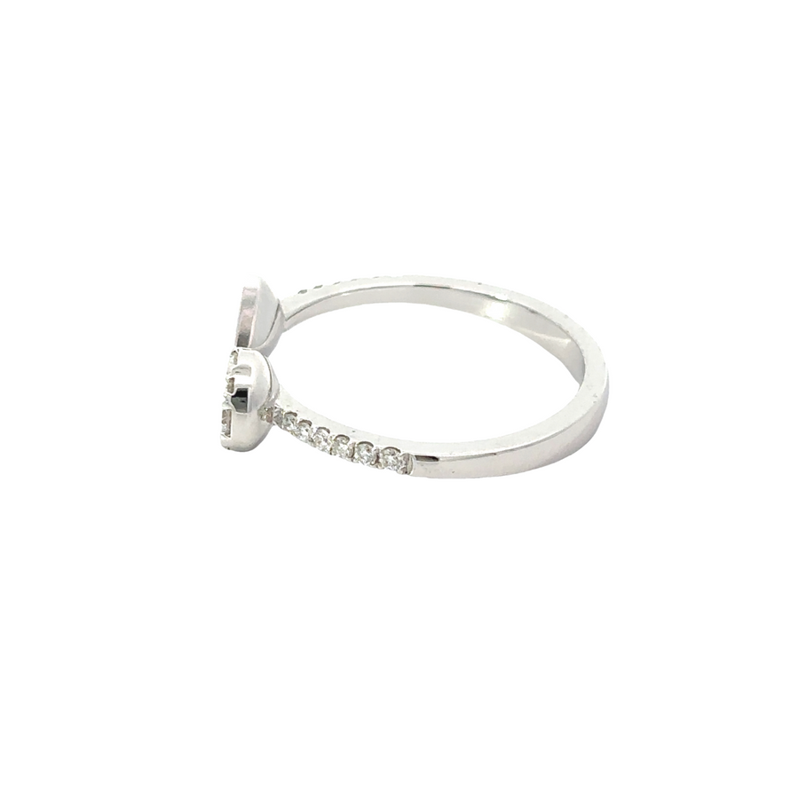 Elegant 18k gold ring with modern open design