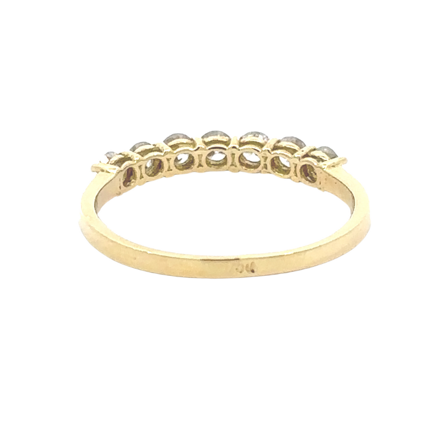 Simple and elegant women’s gold ring in size 7