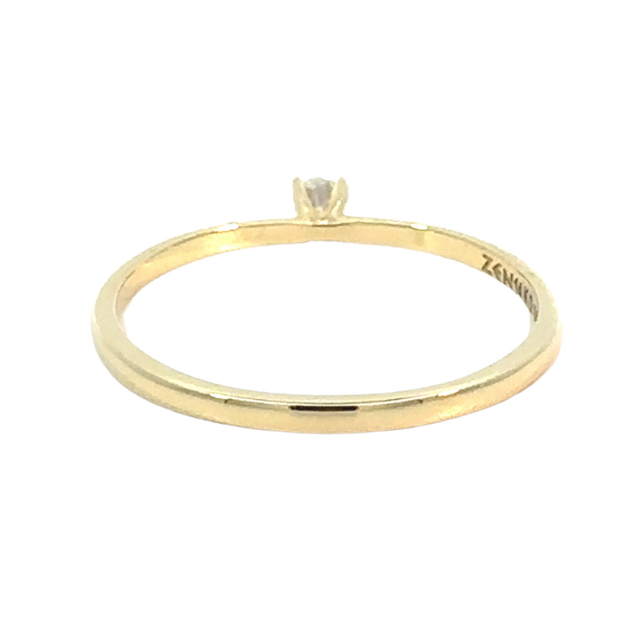 Timeless women’s ring with central diamond stone
