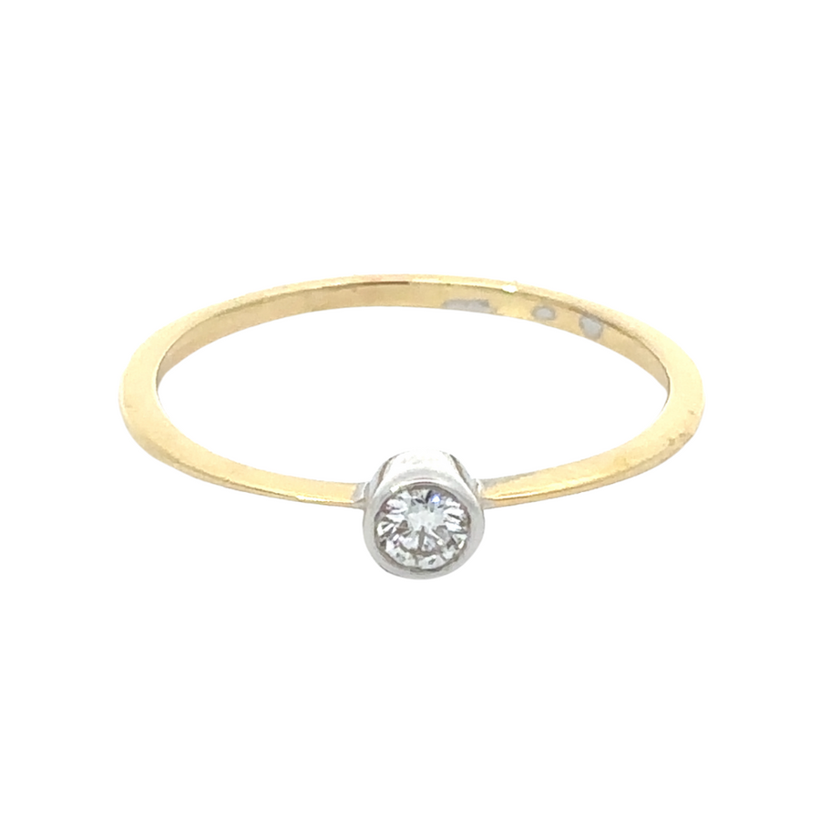 Women’s size 6.5 gold ring featuring center gemstone