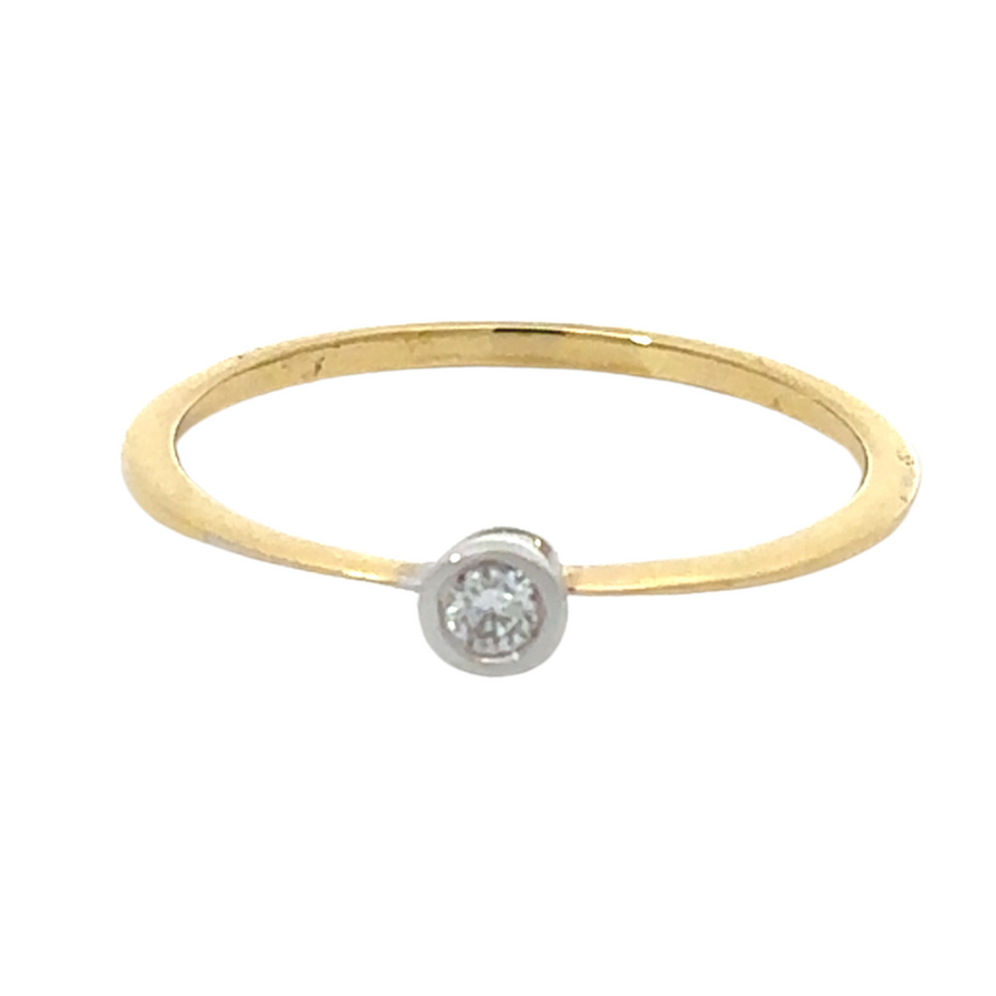 Women’s ring in 18k gold with focal stone