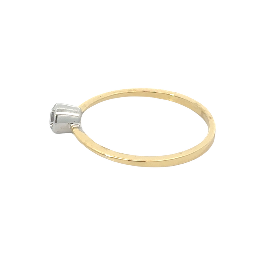 Size 6.5 gold ring with classic center stone design