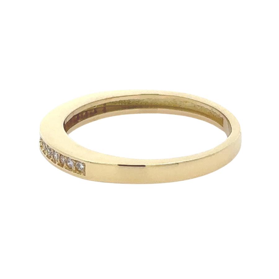 Close-up of 18k gold band with sparkling stones