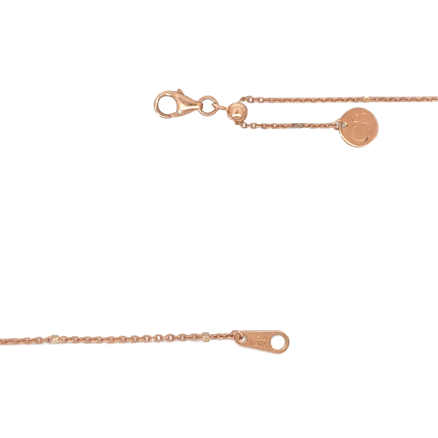 Woman wearing 18k rose gold bracelet with casual outfit
