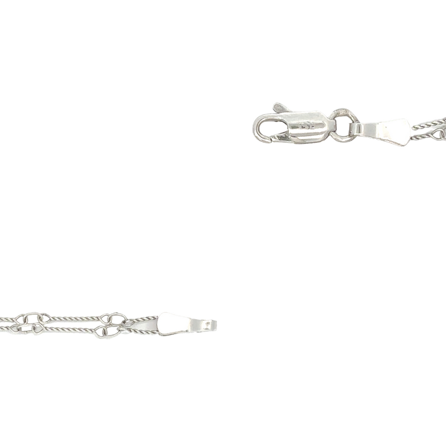 Classic necklace design with sparkling diamonds