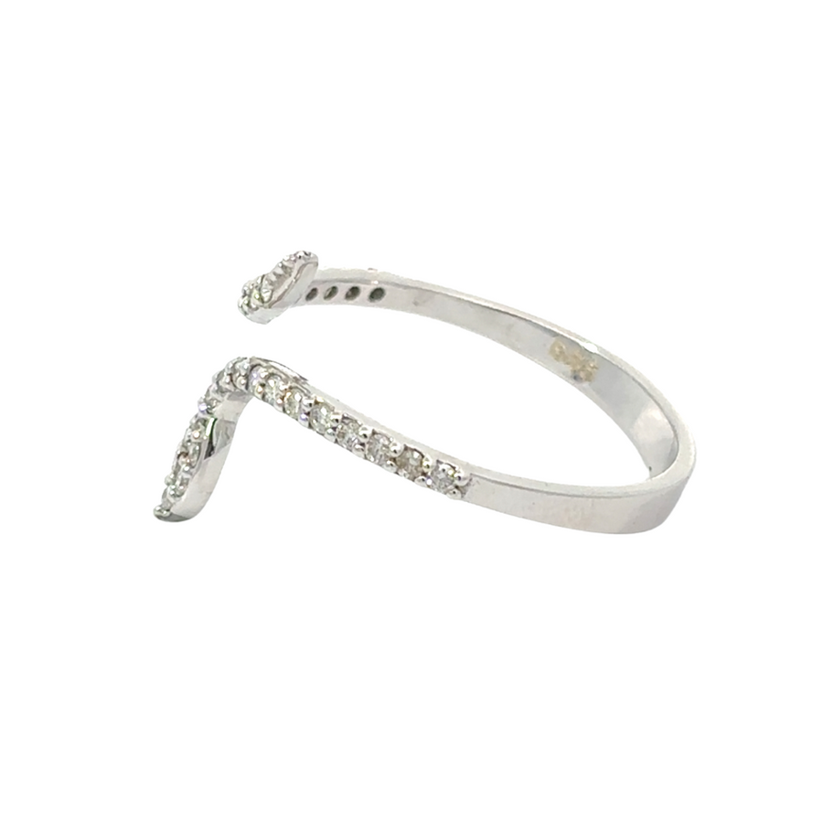 Elegant 18k white gold open ring adorned with 27 sparkling diamonds