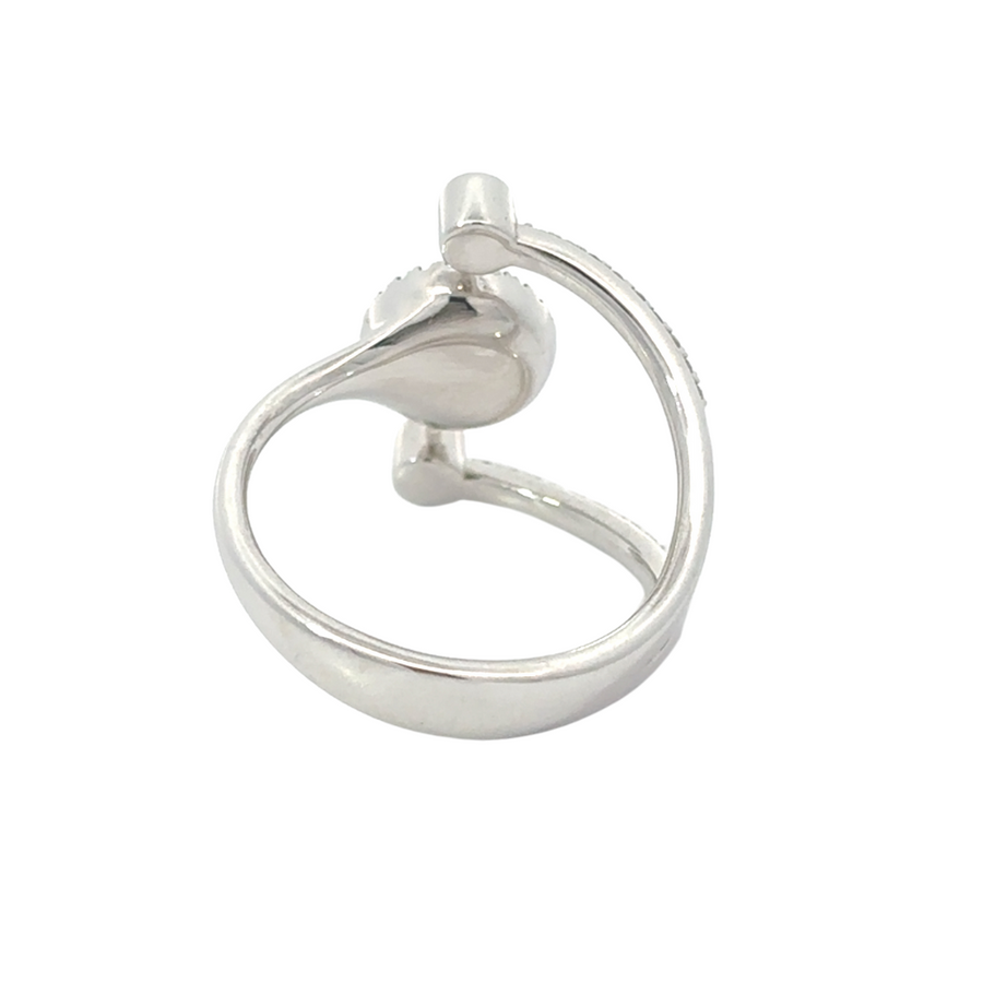 Timeless and elegant 18k white gold open ring with diamond accents