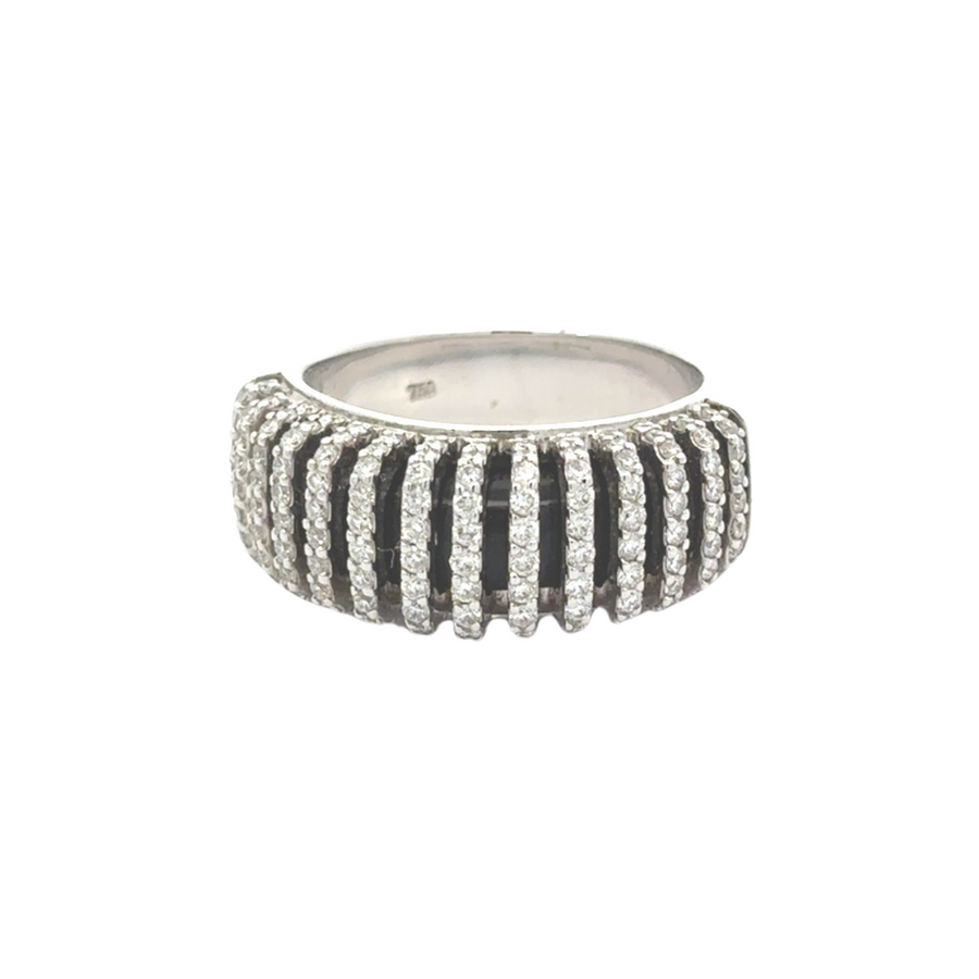 Elegant 18k white gold ring featuring onyx and diamond details