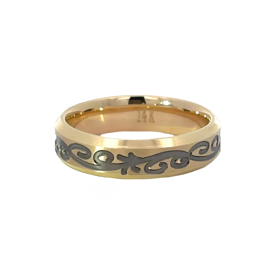 14k Gold Ring with Black Design, Size 7