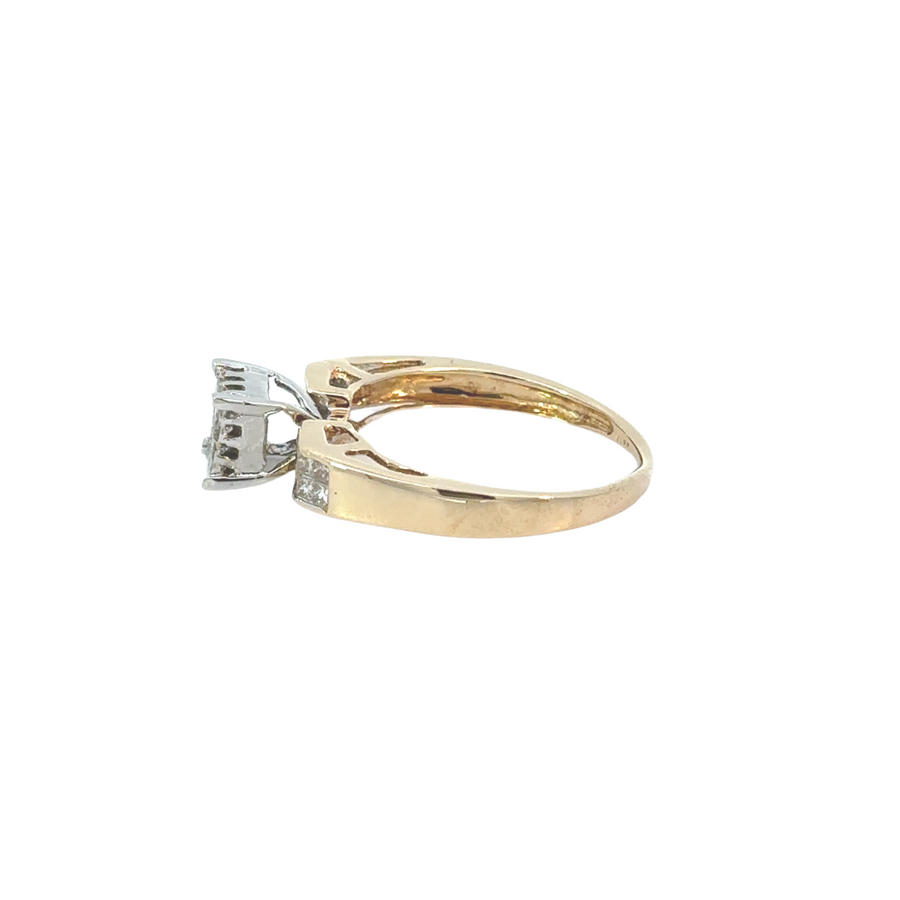 14k Gold Ring with Center Diamond – Elegant & Timeless