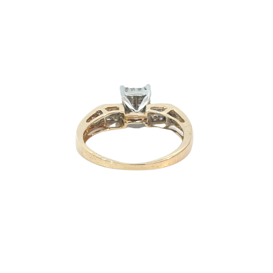 14k Gold Ring with Center Diamond – Elegant & Timeless