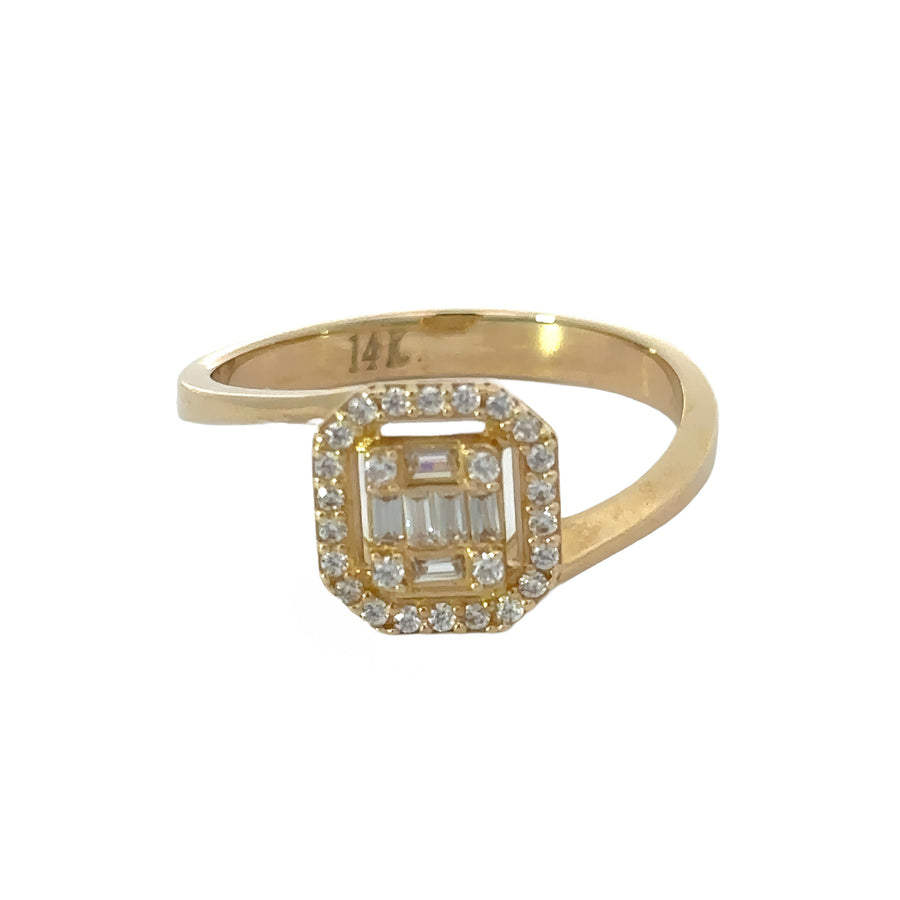 14k Gold Women's Ring with CZ - Size 7