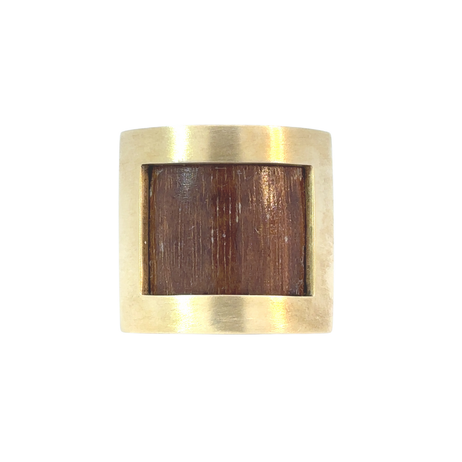 Close-up of Denoir Ring Wood with 18k gold and wood inlay