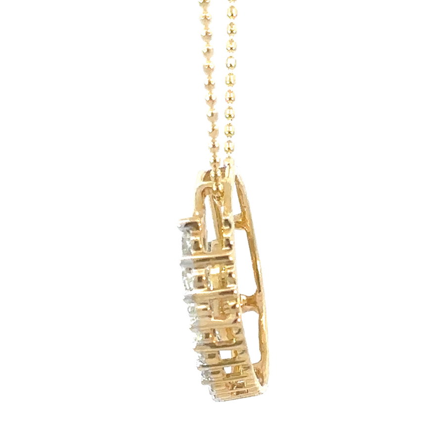 Elegant women’s pendant with circular diamond design