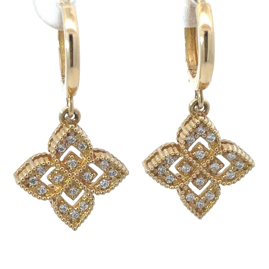 Lightweight classic gold earrings for everyday wear