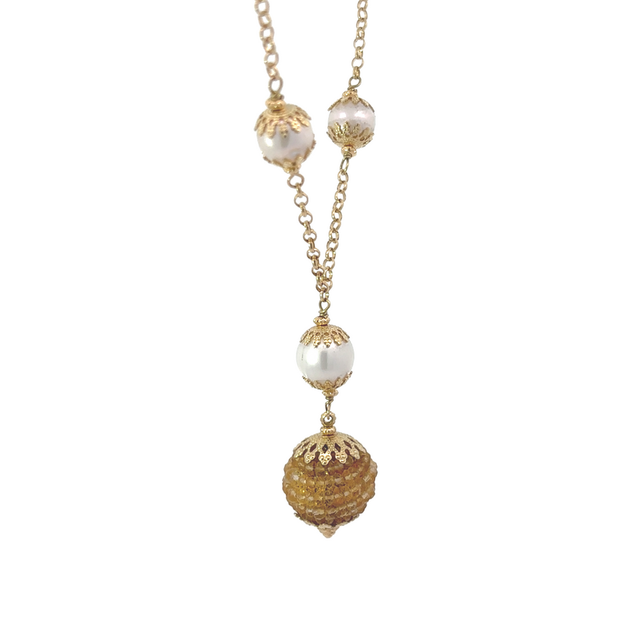 Sophisticated pearl necklace with 14k gold details