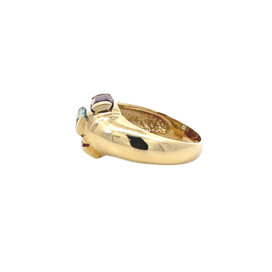 Classic three-stone women's ring in 14k gold