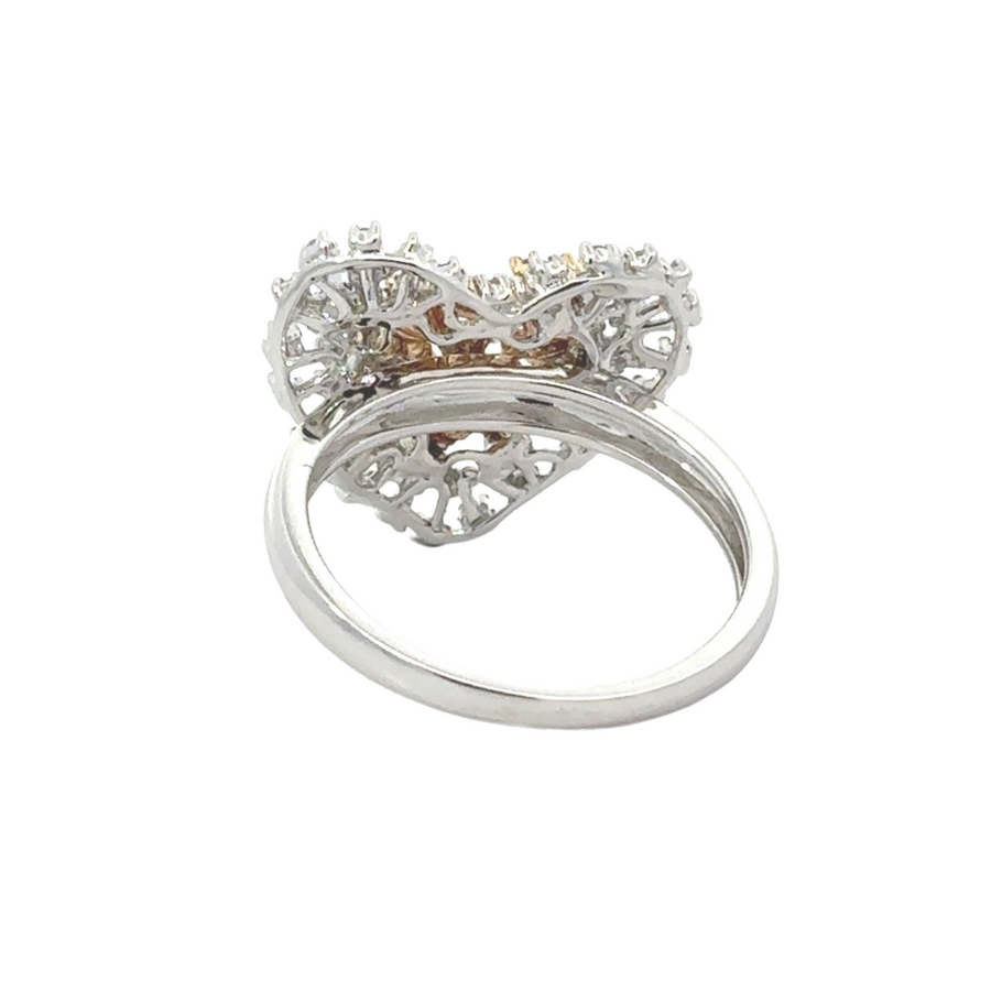 Stylish gold ring with contrasting heart design