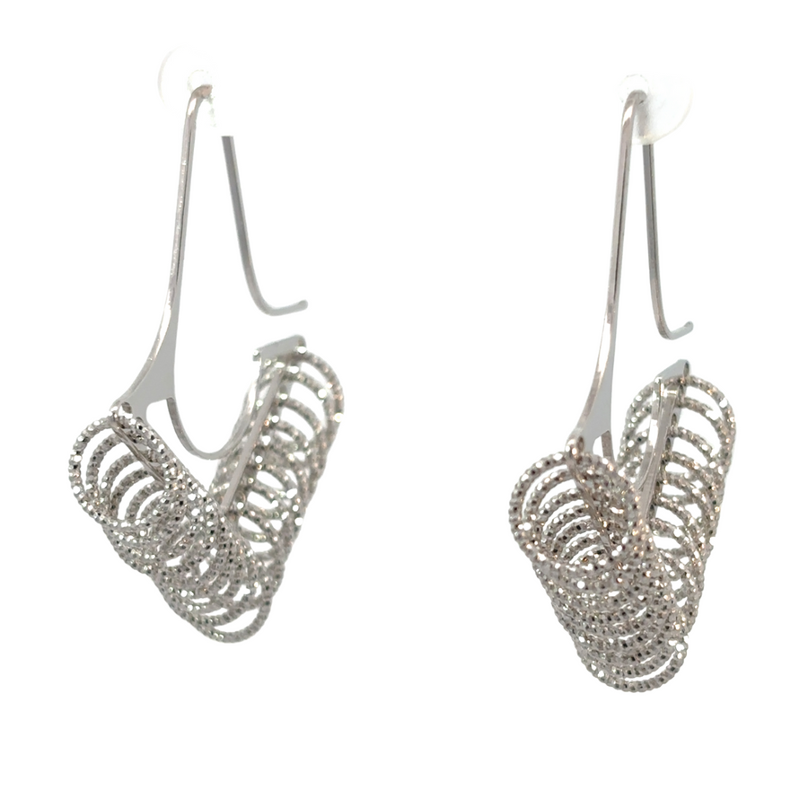 Elegant diamond-cut silver arrow earrings with XS circles on white background