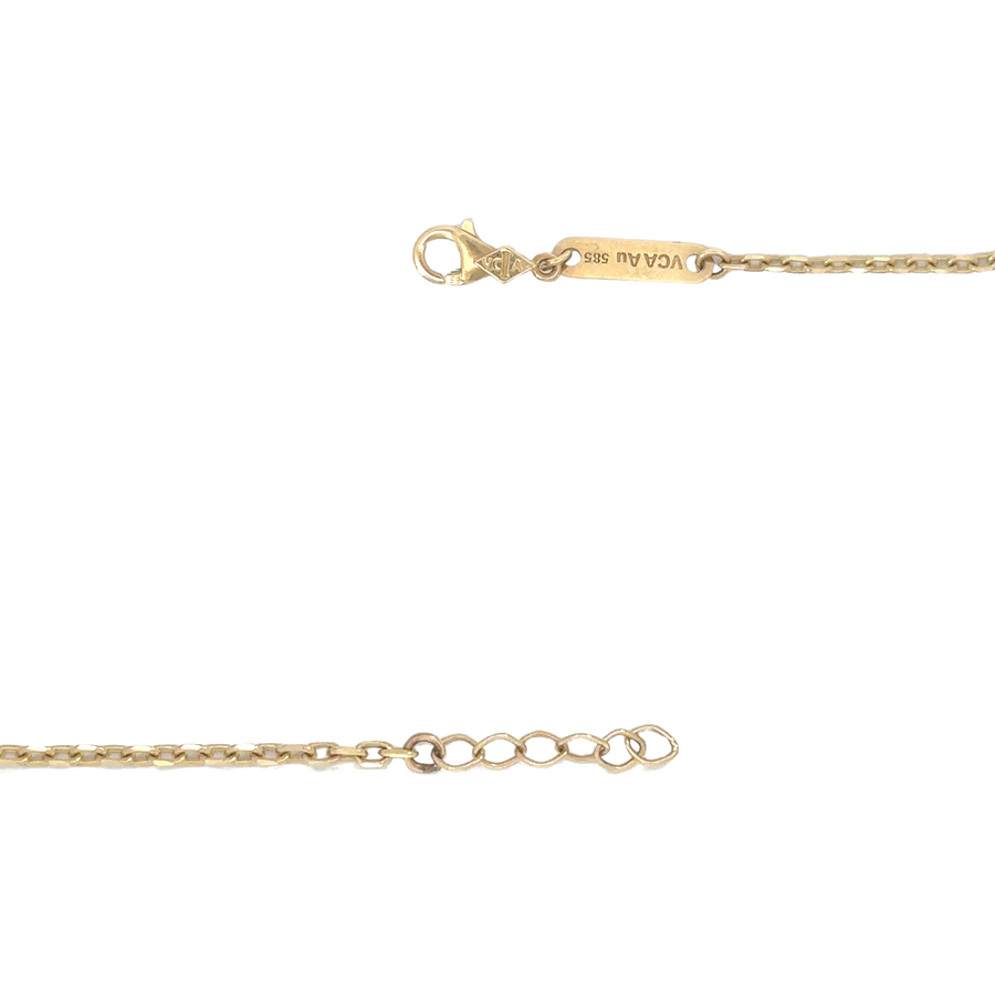 Elegant display of bracelet showing adjustable links