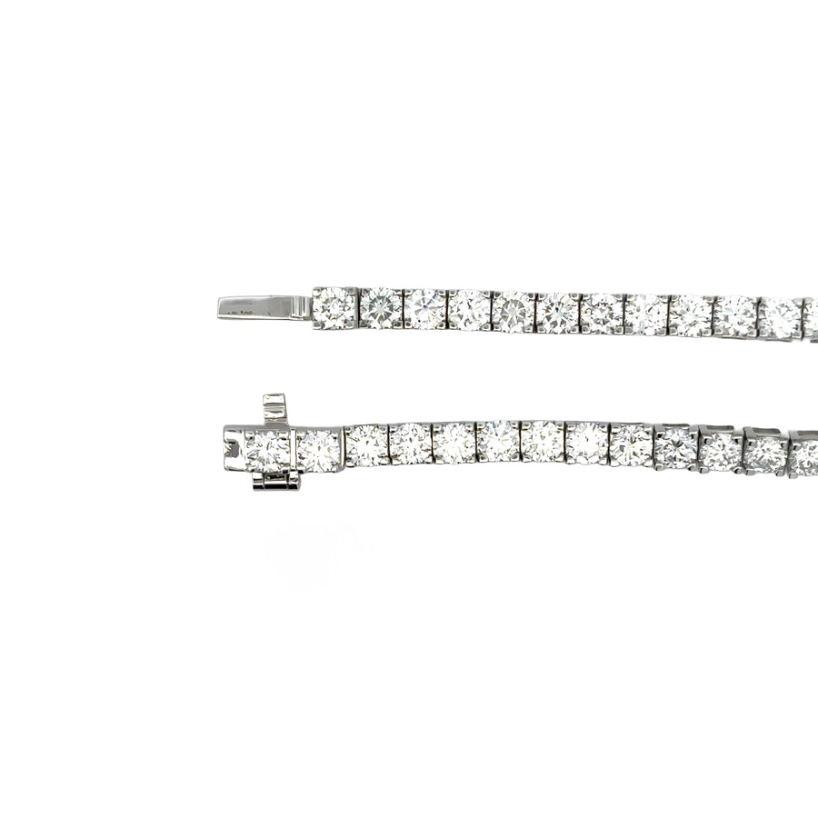 Close-up of IGI-certified diamonds set in white gold bracelet