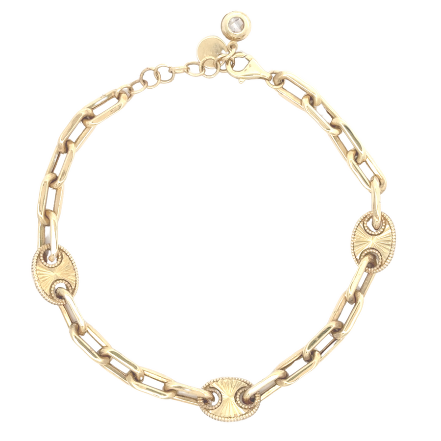 Close-up of adjustable gold bracelet showing 18 to 21 cm sizing feature