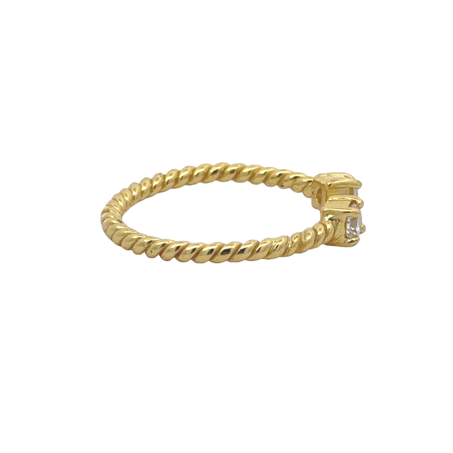 Elegant women’s gold ring in size 5 with twisted design