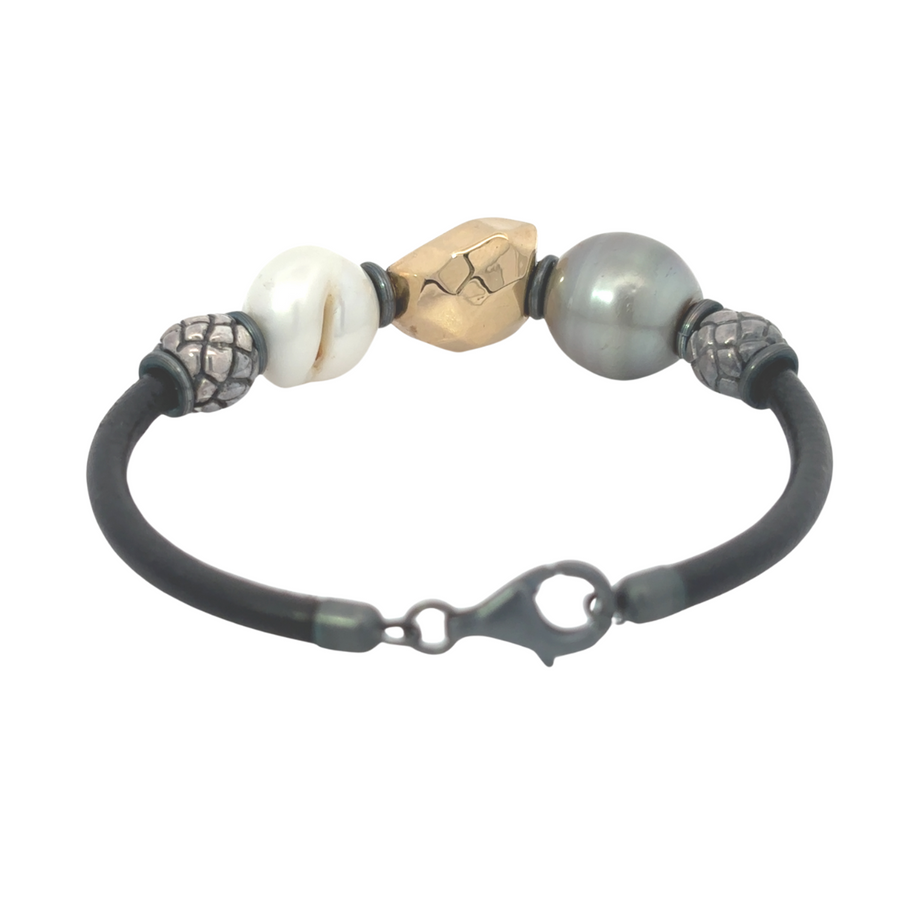 Side view of supple 6 cm wide leather strap bracelet