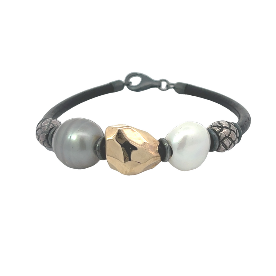 Unisex leather bracelet with central peacock design