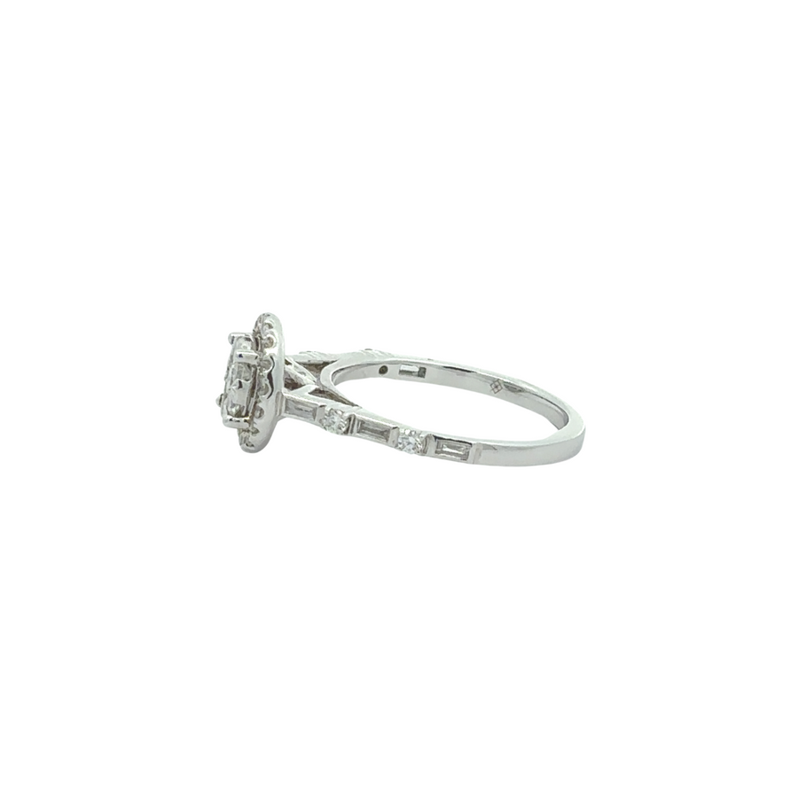 18k White Gold Ring with Diamonds – Elegant and Timeless