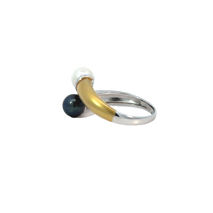 14k Gold Two-Tone Ring with Pearl – Elegant Unisex Design