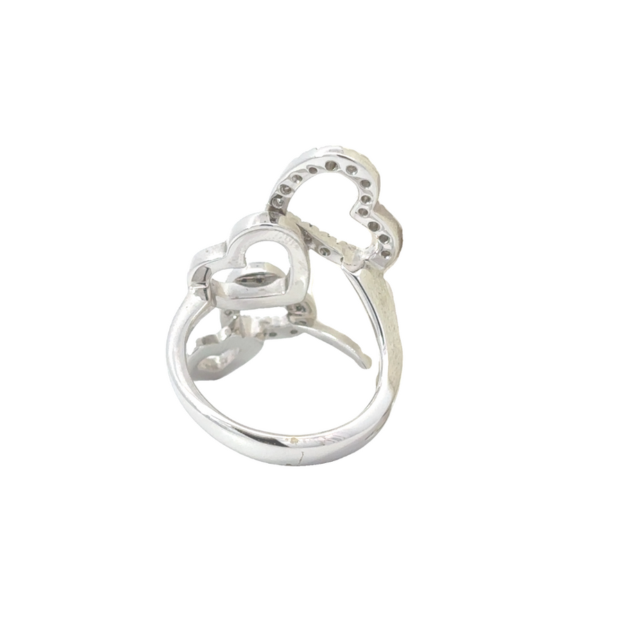 Refined 18k WG ring with single center diamond