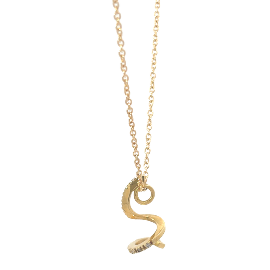 Elegant women’s yellow gold necklace with diamonds