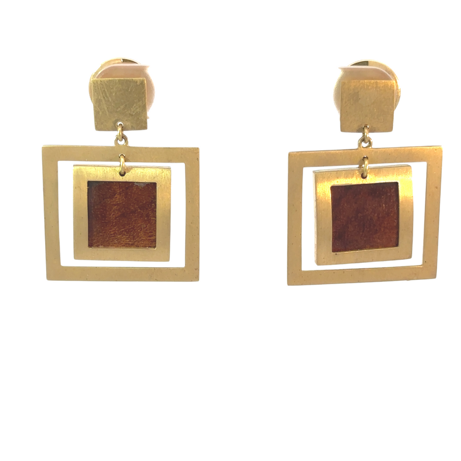 18k yellow gold square pendant with wood inlay