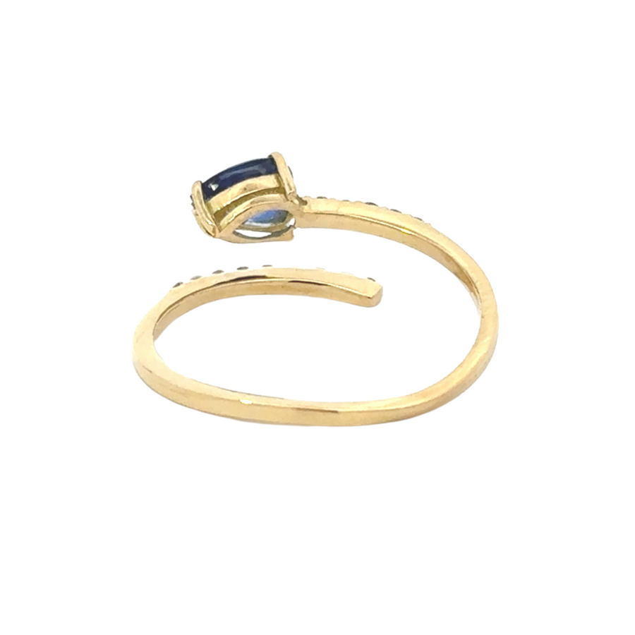 Sapphire gemstone ring set in real 18k yellow gold