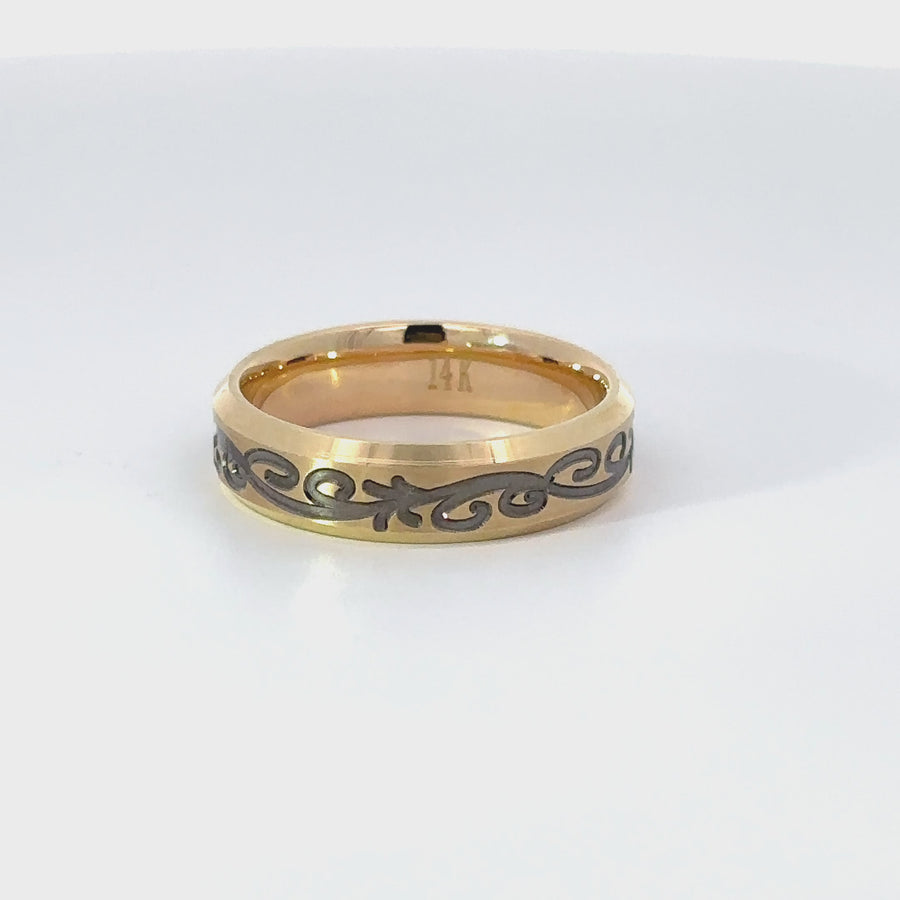 14k Gold Ring with Black Design, Size 7