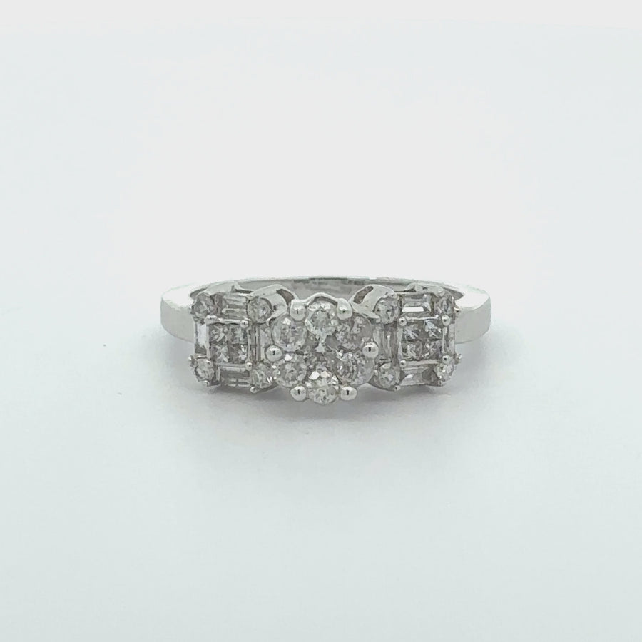 14k White Gold Ring with Diamonds – Classic and Radiant