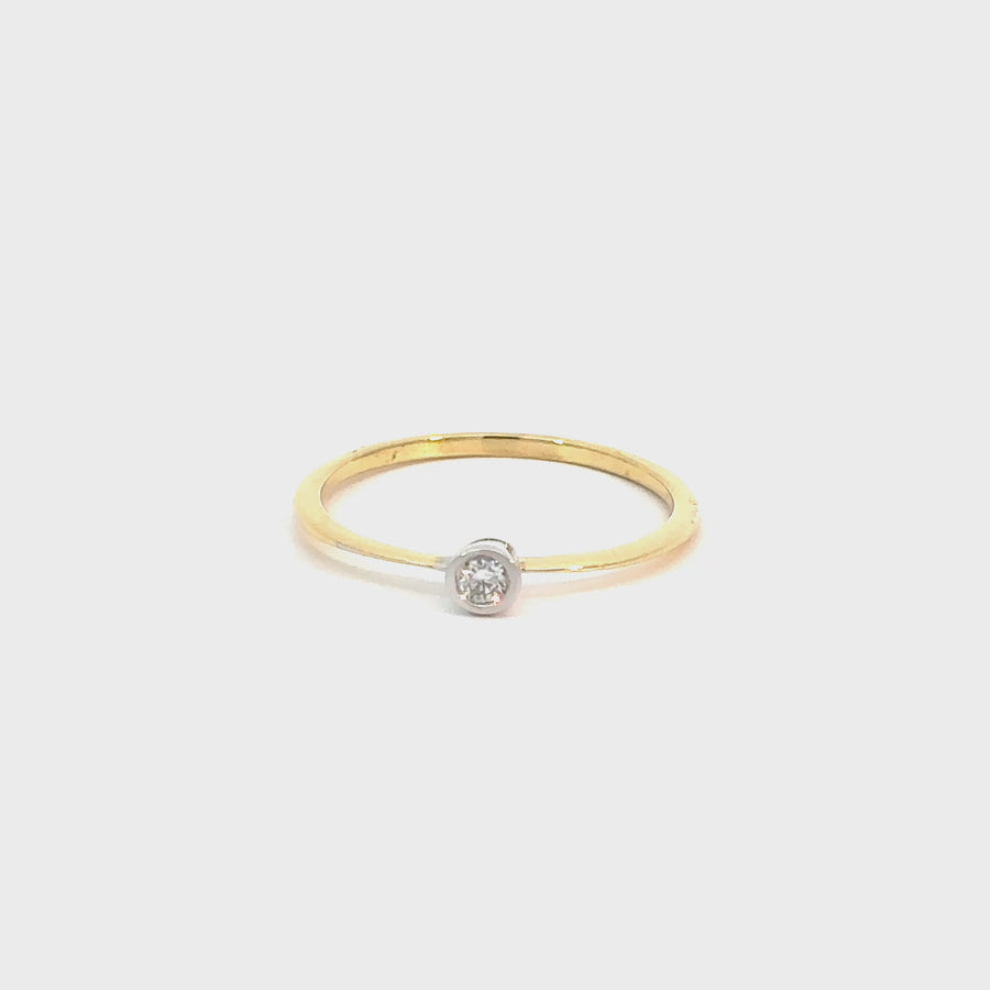 18k Gold Ring with Center Stone – Size 6.5